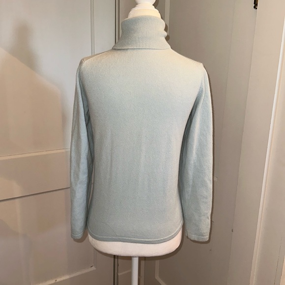 Women’s Classic Vintage Baby Ice Blue Turtleneck Sweater Size Small - Picture 4 of 7